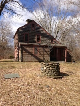 The house was built in 1719, and is reported to be the oldest in town.